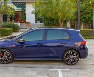 Noleggio Volkswagen Golf 8. Auto Economica, Comfort, Premium per il noleggio negli Emirati Arabi Uniti ✓ Cauzione di Senza deposito ✓ Opzioni assicurative RCT, SCDW, FDW, Passeggeri, Furto, Senza deposito.