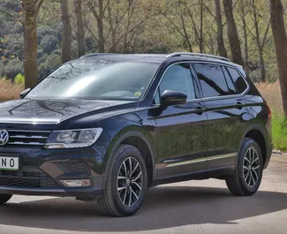 Vista frontale di un noleggio Volkswagen Tiguan in Becici, Montenegro ✓ Auto #15906. ✓ Cambio Automatico TM ✓ 0 recensioni.