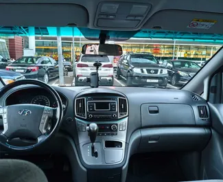 Noleggio Hyundai H1. Auto Comfort, Monovolume per il noleggio in Georgia ✓ Cauzione di Deposito di 900 GEL ✓ Opzioni assicurative RCT, CDW, Passeggeri, Furto, Senza deposito.