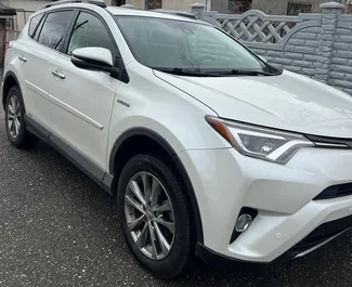Toyota Rav4 2018 disponibile per il noleggio a Kutaisi, con limite di chilometraggio di 200 km/giorno.