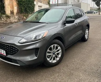 Interni di Ford Escape in affitto in Georgia. Un'ottima auto da 5 posti con cambio Automatico.