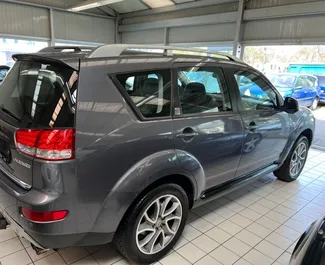 Noleggio Citroen C-Crosser. Auto Comfort, Crossover per il noleggio in Albania ✓ Cauzione di Deposito di 100 EUR ✓ Opzioni assicurative RCT, FDW, Giovane.