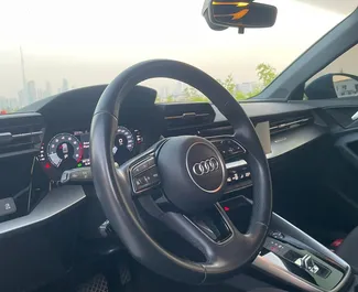 Audi A3 Sedan 2024 disponibile per il noleggio a Dubai, con limite di chilometraggio di 250 km/giorno.