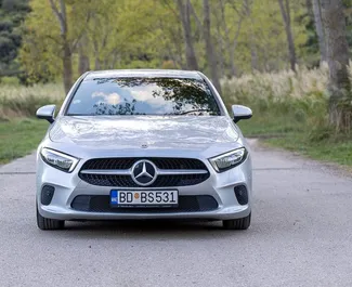Vista frontale di un noleggio Mercedes-Benz A-Class in Becici, Montenegro ✓ Auto #15936. ✓ Cambio Automatico TM ✓ 0 recensioni.