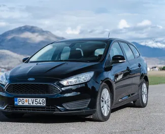 Vista frontale di un noleggio Ford Focus SW a Podgorica, Montenegro ✓ Auto #9020. ✓ Cambio Manuale TM ✓ 0 recensioni.
