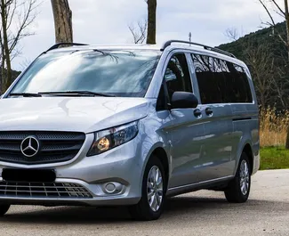 Vista frontale di un noleggio Mercedes-Benz Vito Tourer Pro in Becici, Montenegro ✓ Auto #12178. ✓ Cambio Automatico TM ✓ 0 recensioni.