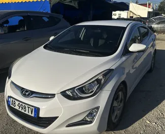 Vista frontale di un noleggio Hyundai Elantra a Durazzo, Albania ✓ Auto #16115. ✓ Cambio Automatico TM ✓ 0 recensioni.