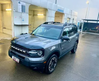 Vista frontale di un noleggio Ford Bronco a Tbilisi, Georgia ✓ Auto #15926. ✓ Cambio Automatico TM ✓ 0 recensioni.