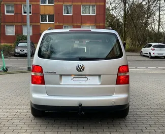 Noleggio auto Volkswagen Touran 2006 in Albania, con carburante Diesel e  cavalli di potenza ➤ A partire da 26 EUR al giorno.