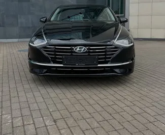 Vista frontale di un noleggio Hyundai Sonata a Minsk, Bielorussia ✓ Auto #16453. ✓ Cambio Automatico TM ✓ 0 recensioni.