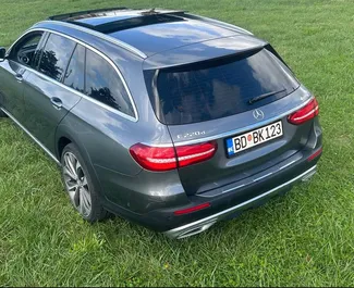 Noleggio auto Mercedes-Benz E-Class 2018 in Montenegro, con carburante Diesel e 193 cavalli di potenza ➤ A partire da 42 EUR al giorno.