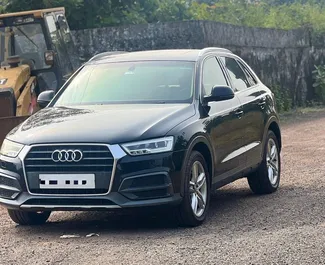 Vista frontale di un noleggio Audi Q3 all'aeroporto di Goa, Goa ✓ Auto #16179. ✓ Cambio Automatico TM ✓ 0 recensioni.
