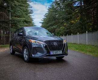 Vista frontale di un noleggio Nissan Kicks a Tbilisi, Georgia ✓ Auto #16283. ✓ Cambio Automatico TM ✓ 0 recensioni.