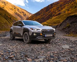 Vista frontale di un noleggio Subaru Crosstrek a Tbilisi, Georgia ✓ Auto #16287. ✓ Cambio Automatico TM ✓ 0 recensioni.