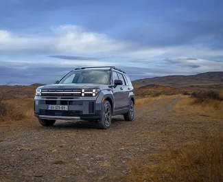 Vista frontale di un noleggio Hyundai Santa Fe a Tbilisi, Georgia ✓ Auto #16290. ✓ Cambio Automatico TM ✓ 0 recensioni.