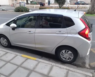 Noleggio Honda Fit. Auto Economica, Comfort per il noleggio a Cipro ✓ Cauzione di Deposito di 300 EUR ✓ Opzioni assicurative RCT, CDW.
