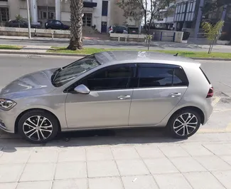 Vista frontale di un noleggio Volkswagen Golf 7 a Limassol, Cipro ✓ Auto #16364. ✓ Cambio Automatico TM ✓ 0 recensioni.