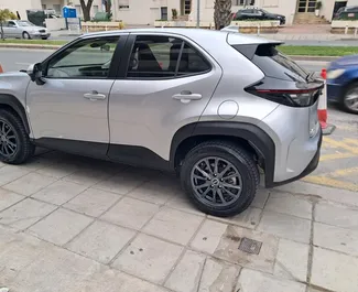 Noleggio auto Toyota Yaris Cross 2025 a Cipro, con carburante Ibrido e 130 cavalli di potenza ➤ A partire da 39 EUR al giorno.