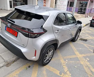 Motore Ibrido da 1,6L di Toyota Yaris Cross 2025 per il noleggio a Limassol.
