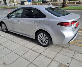 Noleggio Toyota Corolla Sedan. Auto Economica, Comfort per il noleggio a Cipro ✓ Cauzione di Deposito di 400 EUR ✓ Opzioni assicurative RCT, CDW.