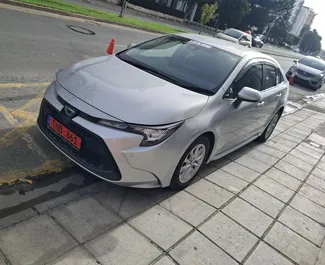 Motore Ibrido da 1,8L di Toyota Corolla Sedan 2024 per il noleggio a Limassol.