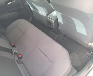 Toyota Corolla Sedan 2024 con sistema A trazione anteriore, disponibile a Limassol.
