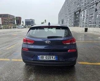Motore Benzina da 1,4L di Hyundai i30 2019 per il noleggio all'aeroporto di Tirana.