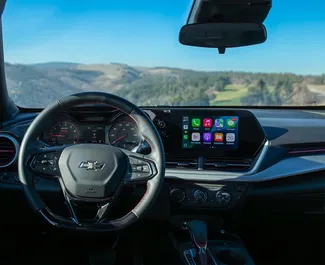 Noleggio Chevrolet Trax. Auto Economica, Crossover per il noleggio in Georgia ✓ Cauzione di Deposito di 270 GEL ✓ Opzioni assicurative RCT, CDW, SCDW, FDW, Passeggeri, Furto.