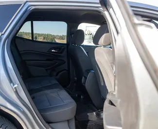 Chevrolet Trax 2025 disponibile per il noleggio a Tbilisi, con limite di chilometraggio di illimitato.