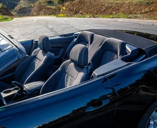 Noleggio auto Ford Mustang Cabrio 2018 in Georgia, con carburante Benzina e 315 cavalli di potenza ➤ A partire da 178 GEL al giorno.