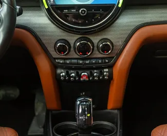 Interni di Mini Countryman Cooper S in affitto in Georgia. Un'ottima auto da 5 posti con cambio Automatico.