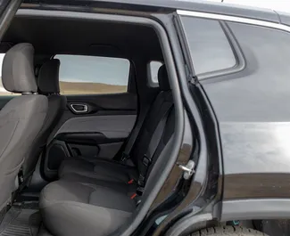 Noleggio Jeep Compass. Auto Comfort, Crossover per il noleggio in Georgia ✓ Cauzione di Deposito di 560 GEL ✓ Opzioni assicurative RCT, CDW, SCDW, FDW, Passeggeri, Furto.