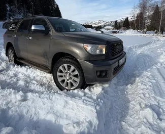 Vista frontale di un noleggio Toyota Sequoia Ii a Bishkek, Kirghizistan ✓ Auto #16333. ✓ Cambio Automatico TM ✓ 0 recensioni.