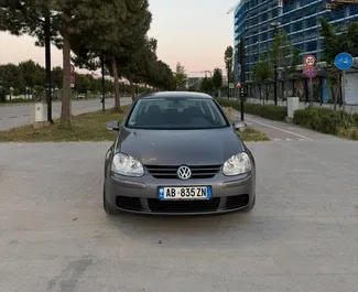 Vista frontale di un noleggio Volkswagen Golf 5 a Tirana, Albania ✓ Auto #16489. ✓ Cambio Manuale TM ✓ 0 recensioni.