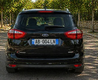 Vista frontale di un noleggio Ford C-Max all'aeroporto di Tirana, Albania ✓ Auto #16309. ✓ Cambio Automatico TM ✓ 0 recensioni.