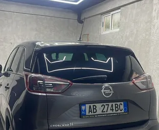 Motore Diesel da 1,5L di Opel Crossland 2021 per il noleggio all'aeroporto di Tirana.