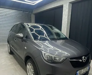 Noleggio Opel Crossland. Auto Economica, Comfort, Crossover per il noleggio in Albania ✓ Cauzione di Deposito di 100 EUR ✓ Opzioni assicurative RCT, CDW, FDW, All'estero.