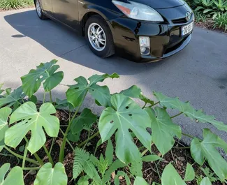 Motore Ibrido da 1,8L di Toyota Prius 2012 per il noleggio a Batumi.