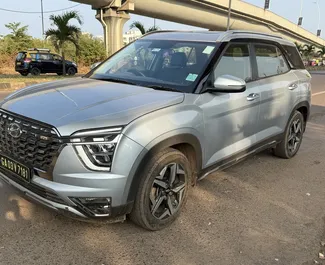 Vista frontale di un noleggio Hyundai Alcazar all'aeroporto di Goa, Goa ✓ Auto #16226. ✓ Cambio Automatico TM ✓ 0 recensioni.