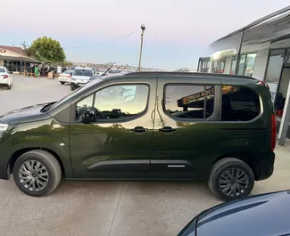 Noleggio Citroen Berlingo. Auto Comfort, Monovolume per il noleggio in Turchia ✓ Cauzione di Deposito di 700 USD ✓ Opzioni assicurative RCT, Senza deposito.
