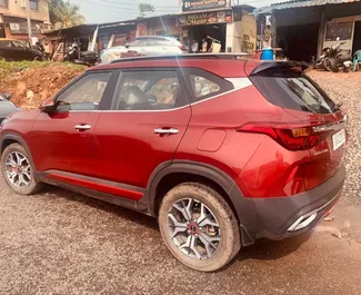 Noleggio Kia Seltos. Auto Economica, Comfort, Crossover per il noleggio a Goa ✓ Cauzione di Deposito di 60 USD ✓ Opzioni assicurative RCT.