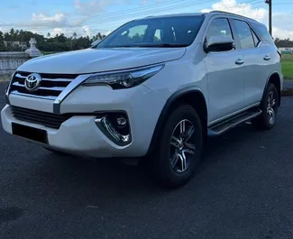 Noleggio auto Toyota Fortuner #16178 Automatico all'aeroporto di Goa, dotata di motore 2,8L ➤ Da Umar a Goa.