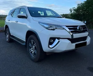Noleggio auto Toyota Fortuner 2024 a Goa, con carburante Diesel e 201 cavalli di potenza ➤ A partire da 76 USD al giorno.