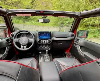 Motore Benzina da 3,6L di Jeep Wrangler 2017 per il noleggio a Tbilisi.