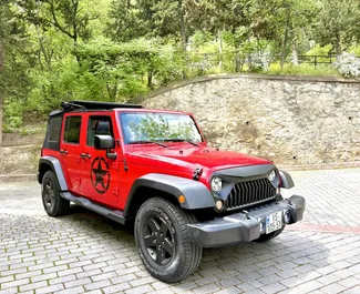 Vista frontale di un noleggio Jeep Wrangler a Tbilisi, Georgia ✓ Auto #16028. ✓ Cambio Automatico TM ✓ 0 recensioni.