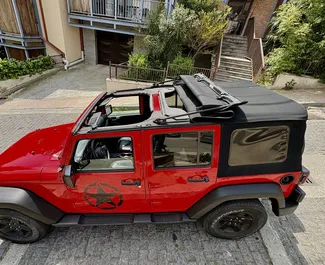 Jeep Wrangler 2017 disponibile per il noleggio a Tbilisi, con limite di chilometraggio di illimitato.