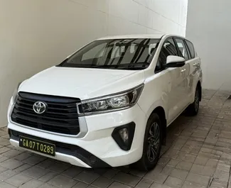 Noleggio Toyota Innova. Auto Comfort, Crossover, Monovolume per il noleggio a Goa ✓ Cauzione di Deposito di 60 USD ✓ Opzioni assicurative RCT.
