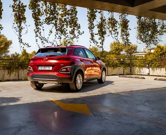 Vista frontale di un noleggio Hyundai Kona a Tbilisi, Georgia ✓ Auto #16284. ✓ Cambio Automatico TM ✓ 0 recensioni.