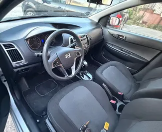 Vista frontale di un noleggio Hyundai i20 in Bar, Montenegro ✓ Auto #16234. ✓ Cambio Automatico TM ✓ 1 recensioni.