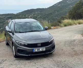 Vista frontale di un noleggio Fiat Egea a Alanya, Turchia ✓ Auto #16404. ✓ Cambio Manuale TM ✓ 0 recensioni.